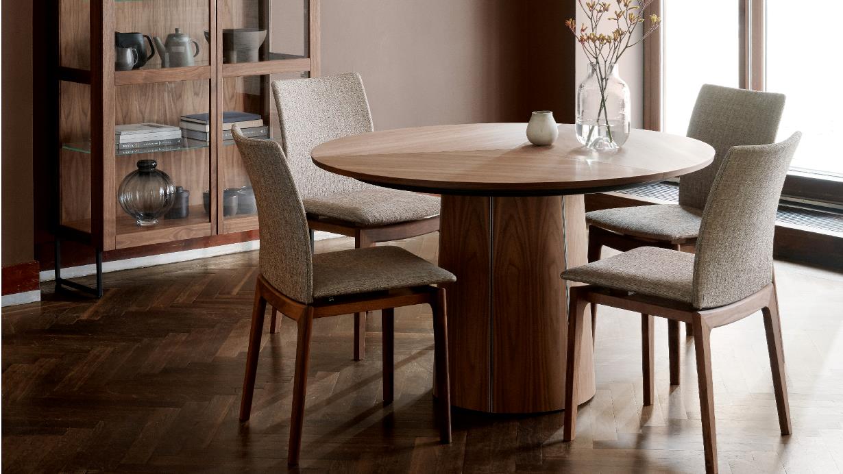 Skovby SM 33 Extendable Round Dining Table - Hansen Interiors